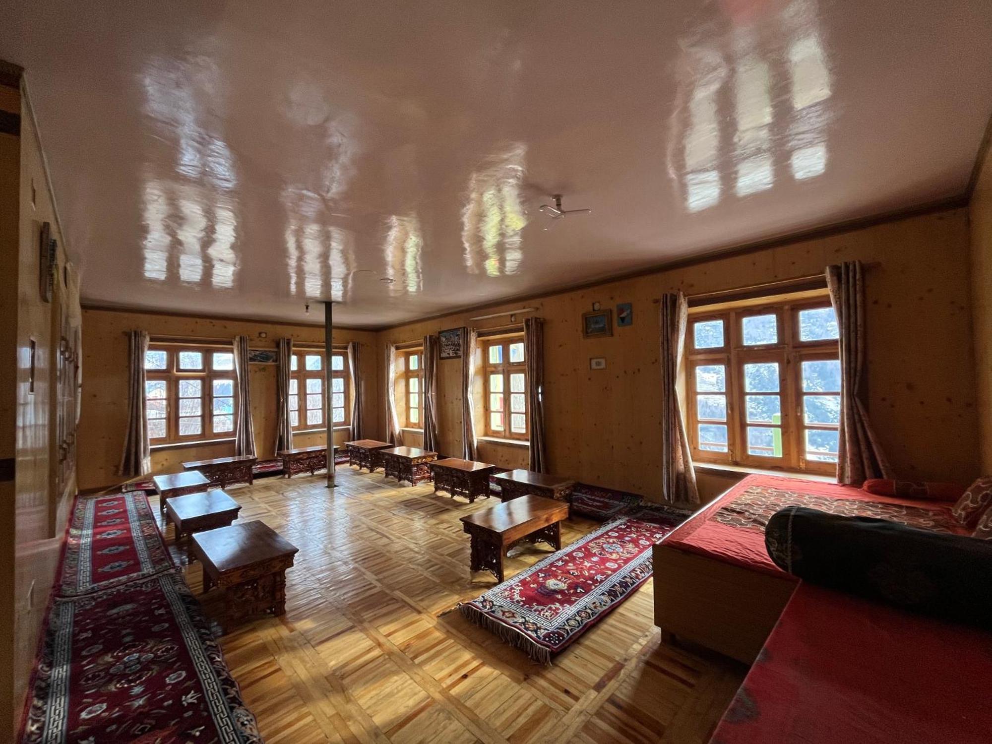 Snowflake Homestay Gondhla Eksteriør bilde