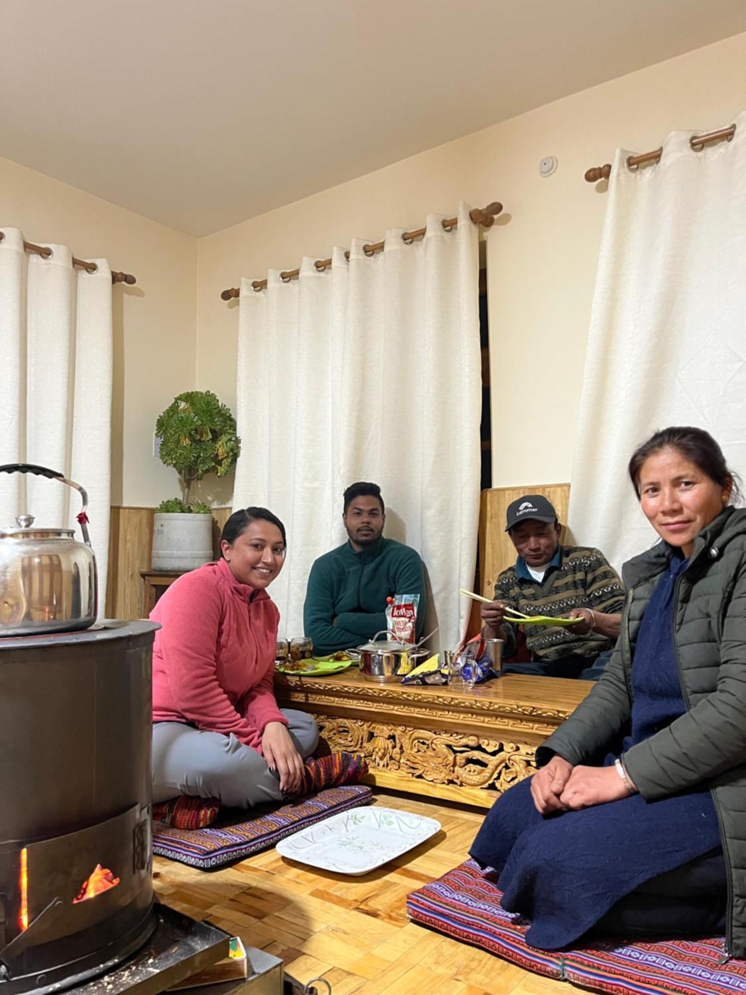 Snowflake Homestay Gondhla Eksteriør bilde