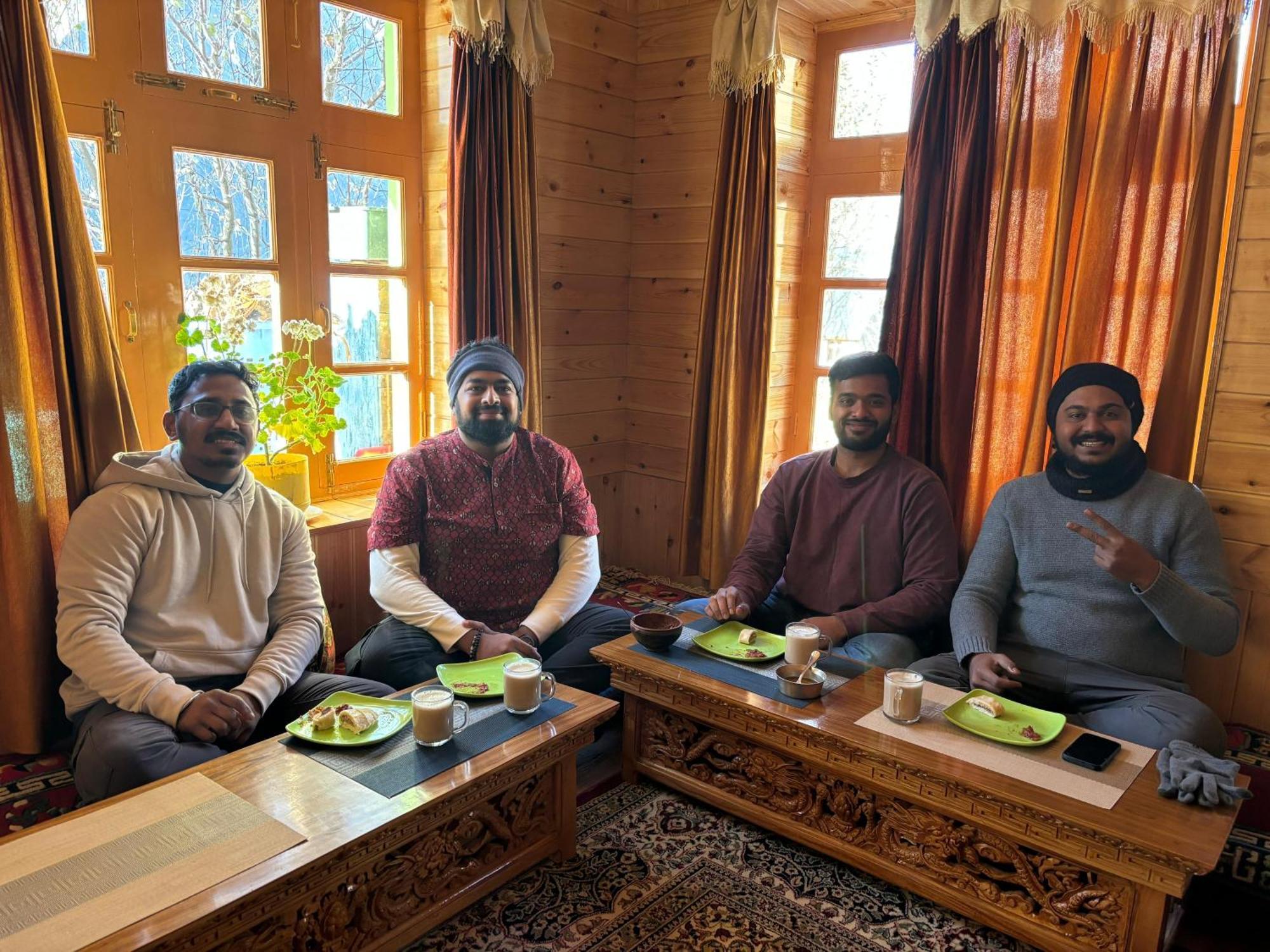 Snowflake Homestay Gondhla Eksteriør bilde